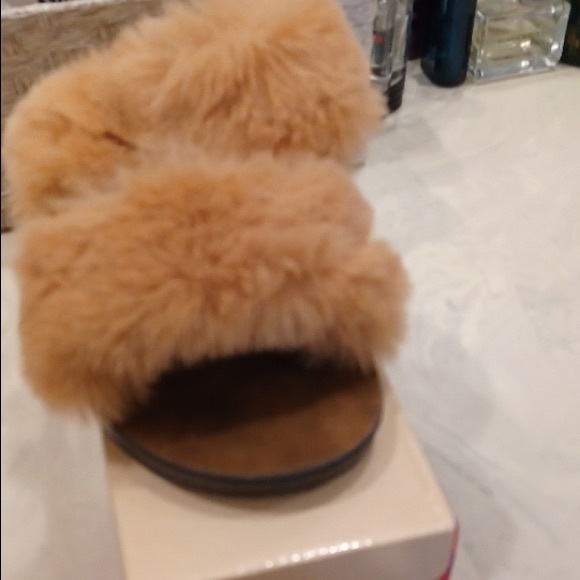 Cute and comfy lady slippers - Picture 2 of 3